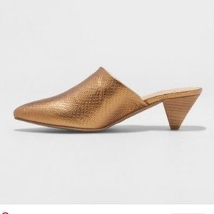 Universal Thread Lora Cone Heel Gold Mule Pump